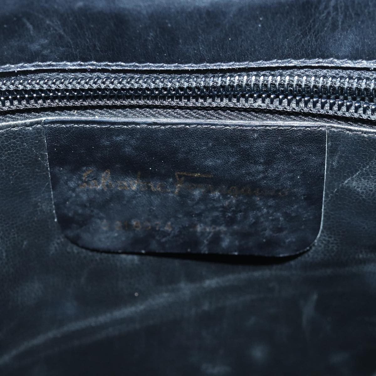 Salvatore Ferragamo Vintage Leather Black Leather Shoulder Bag Bag (Pre-Owned)