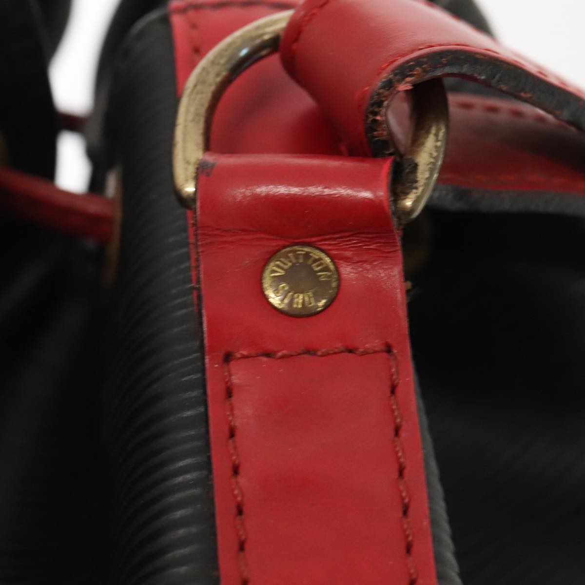 Louis Vuitton Noe Black Leather Shoulder Bag (Pre-Owned)