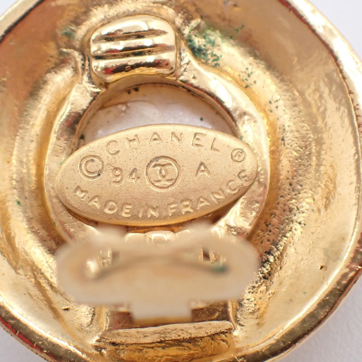Chanel Vintage Round Clip-On Metal With Faux Pearl Gold Gold_Plated Earrings Jewelry (Pre-Owned)