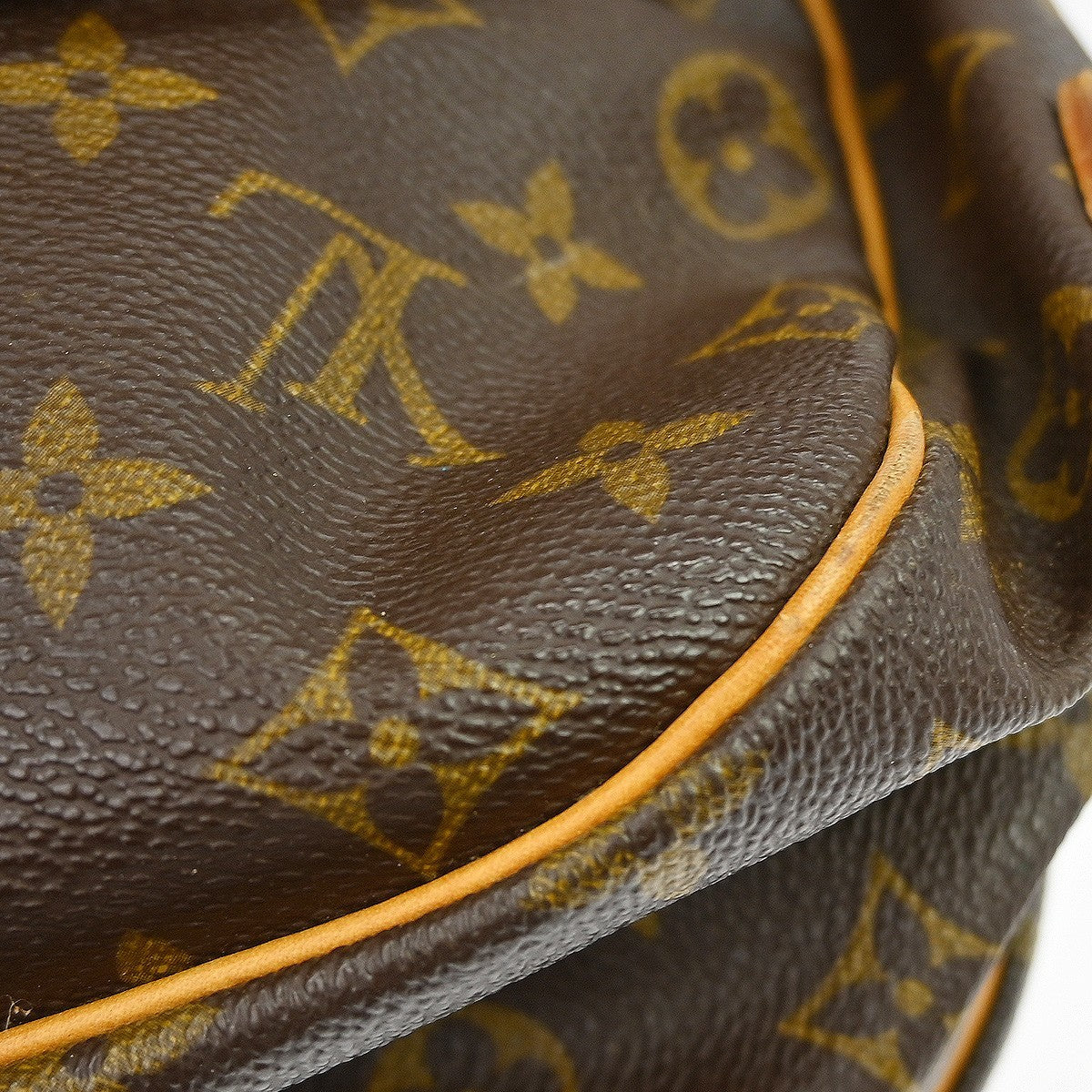 Louis Vuitton Saumur Monogram Brown Canvas Shoulder Bag Bag (Pre-Owned)