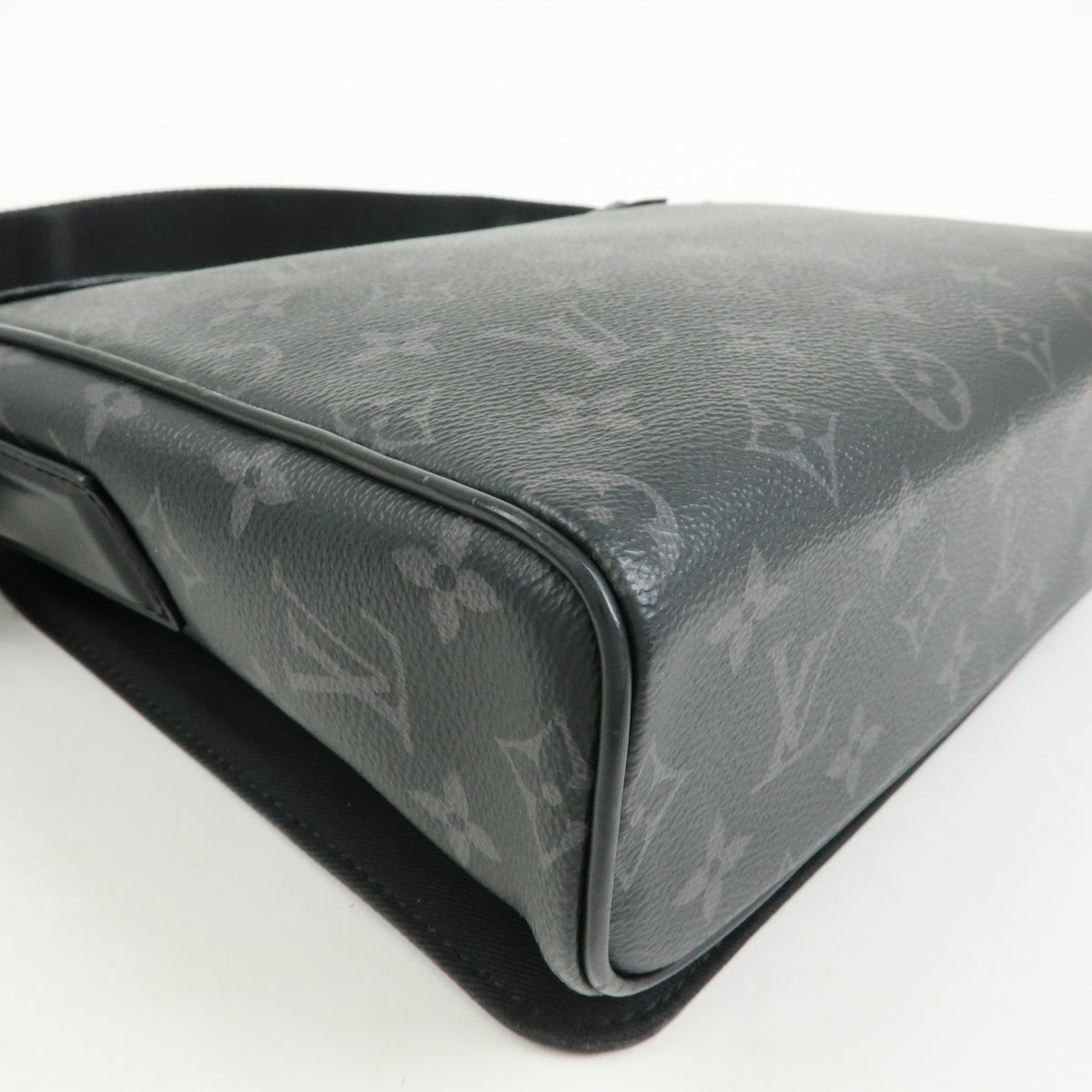Louis Vuitton District Messenger Monogram Eclipse Canvas Gray Canvas Handbag (Pre-Owned)
