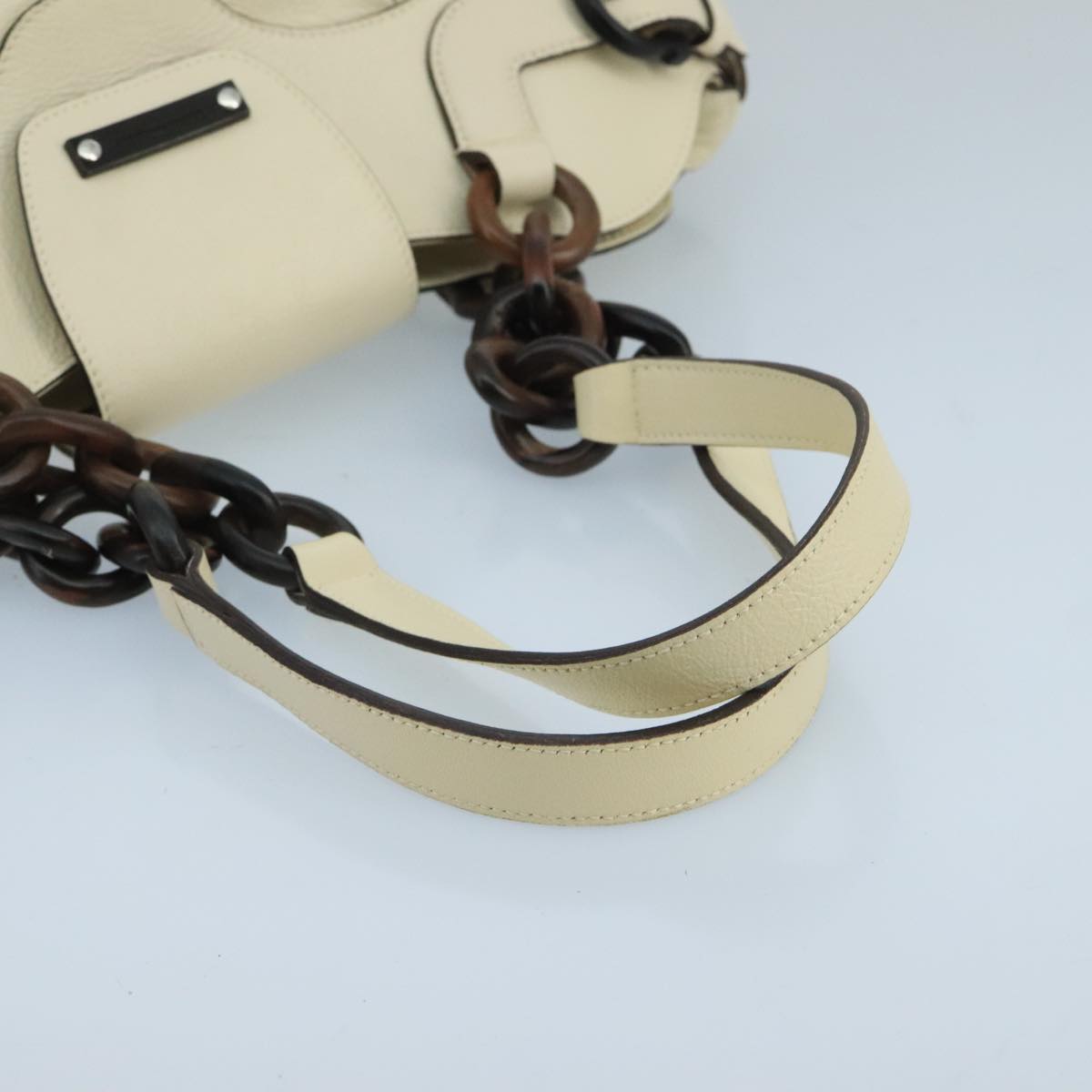 Salvatore Ferragamo White Leather Shoulder Bag (Pre-Owned)