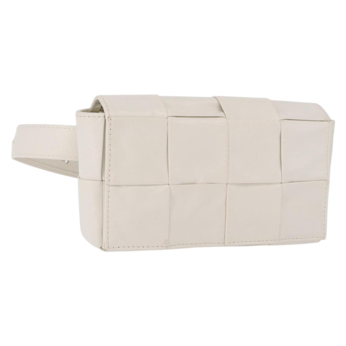 Bottega Veneta Cassette Belt Maxi Intrecciato Leather White Leather Clutche & Pouche Bag (Pre-Owned)