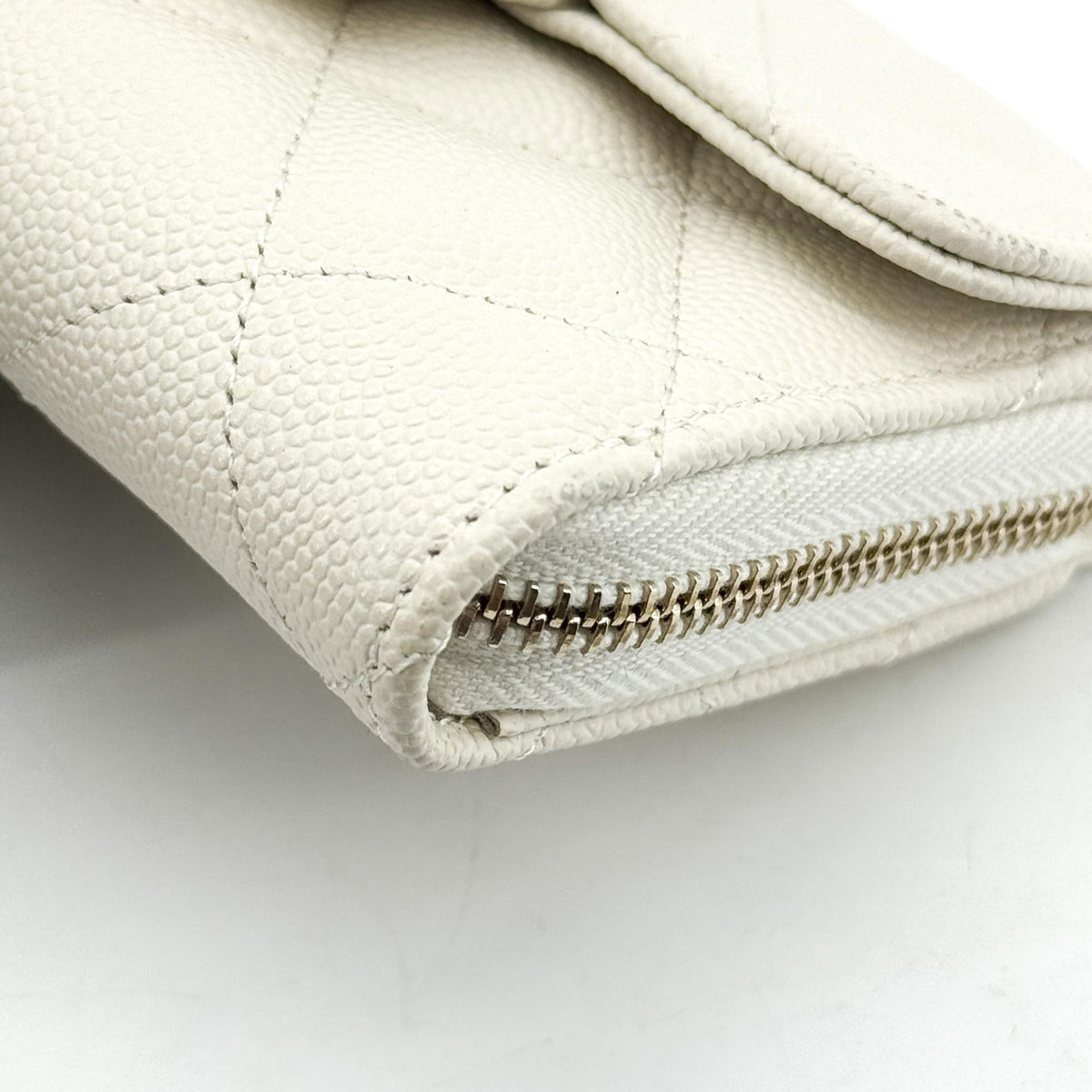 Chanel Classic Zip Around Card Holder On Chain Quilted Caviar White Leather Crossbody Bag Bag (Pre-Owned)