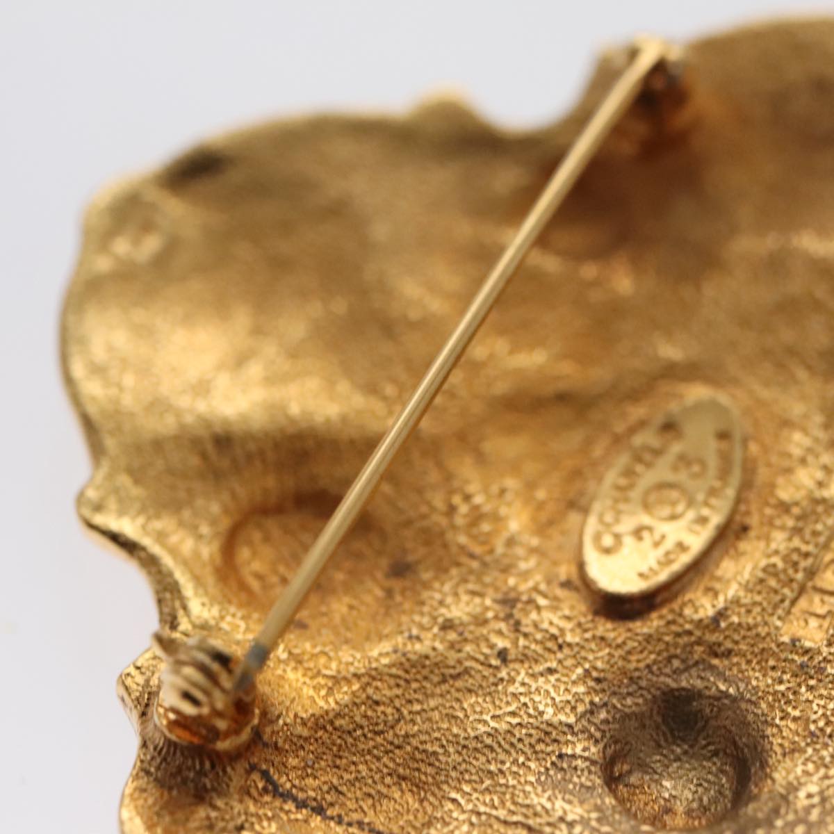 Chanel Gold Metal Brooch Jewelry (Pre-Owned)