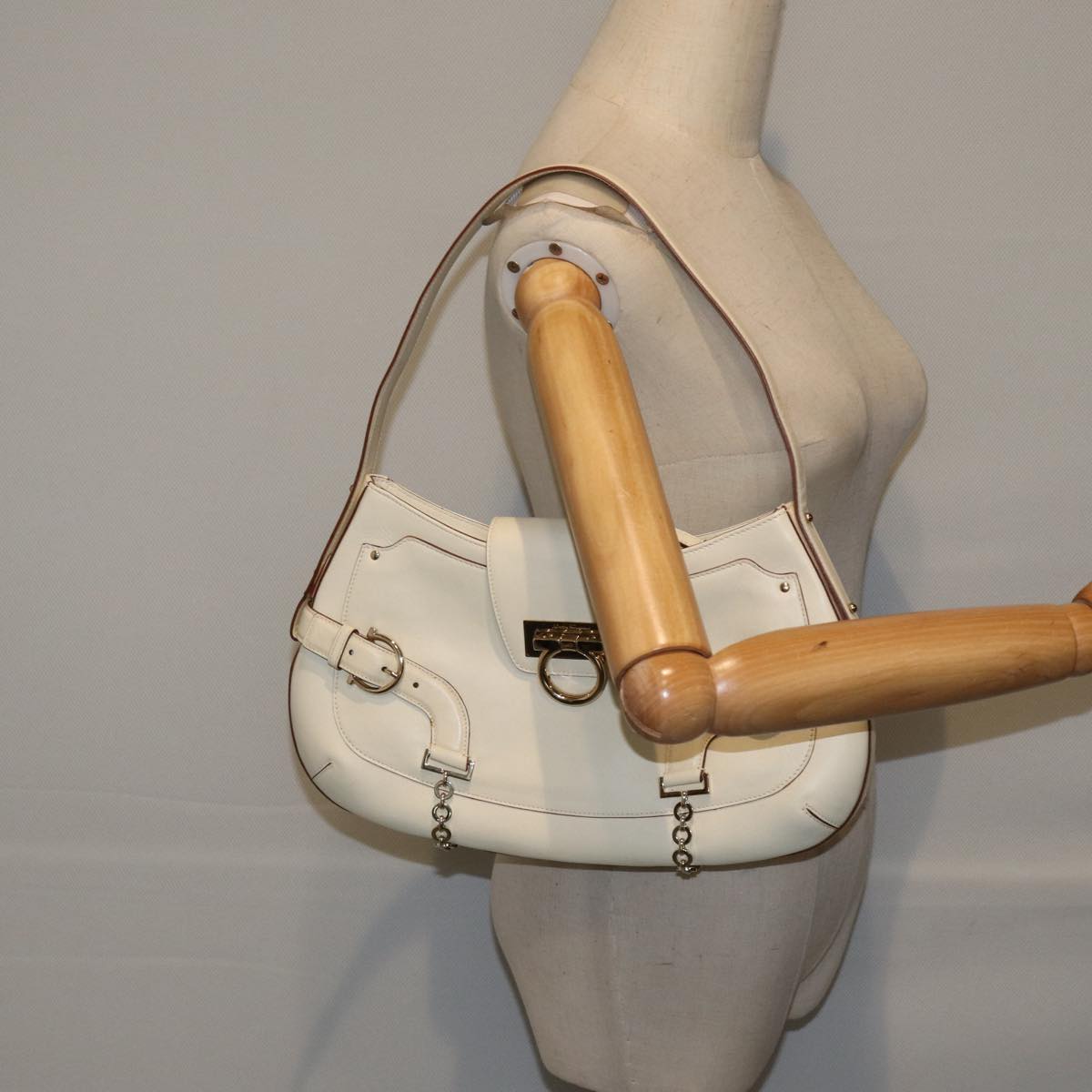 Salvatore Ferragamo Gancini Beige Leather Shoulder Bag (Pre-Owned)