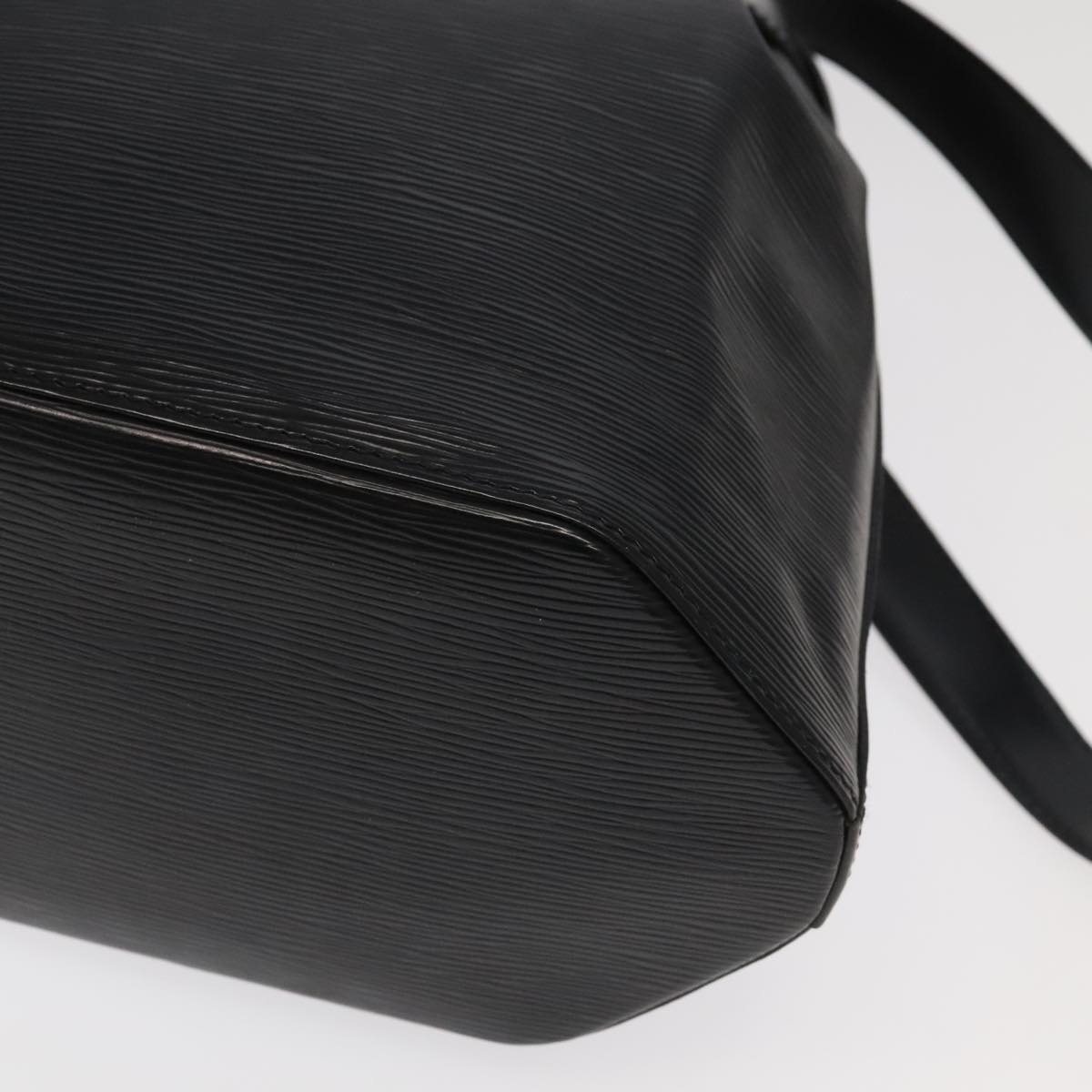 Louis Vuitton Sac D'épaule Black Leather Shoulder Bag (Pre-Owned)