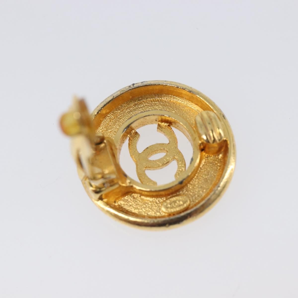 Chanel Vintage Cc Round Clip-On Metal Gold Metal Earrings Jewelry (Pre-Owned)