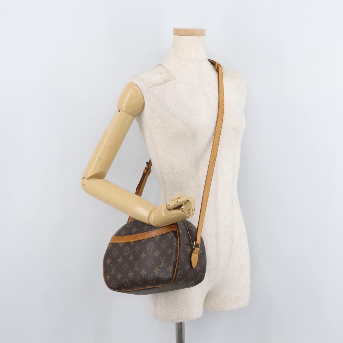 Louis Vuitton Blois Monogram Canvas Brown Canvas Handbag (Pre-Owned)