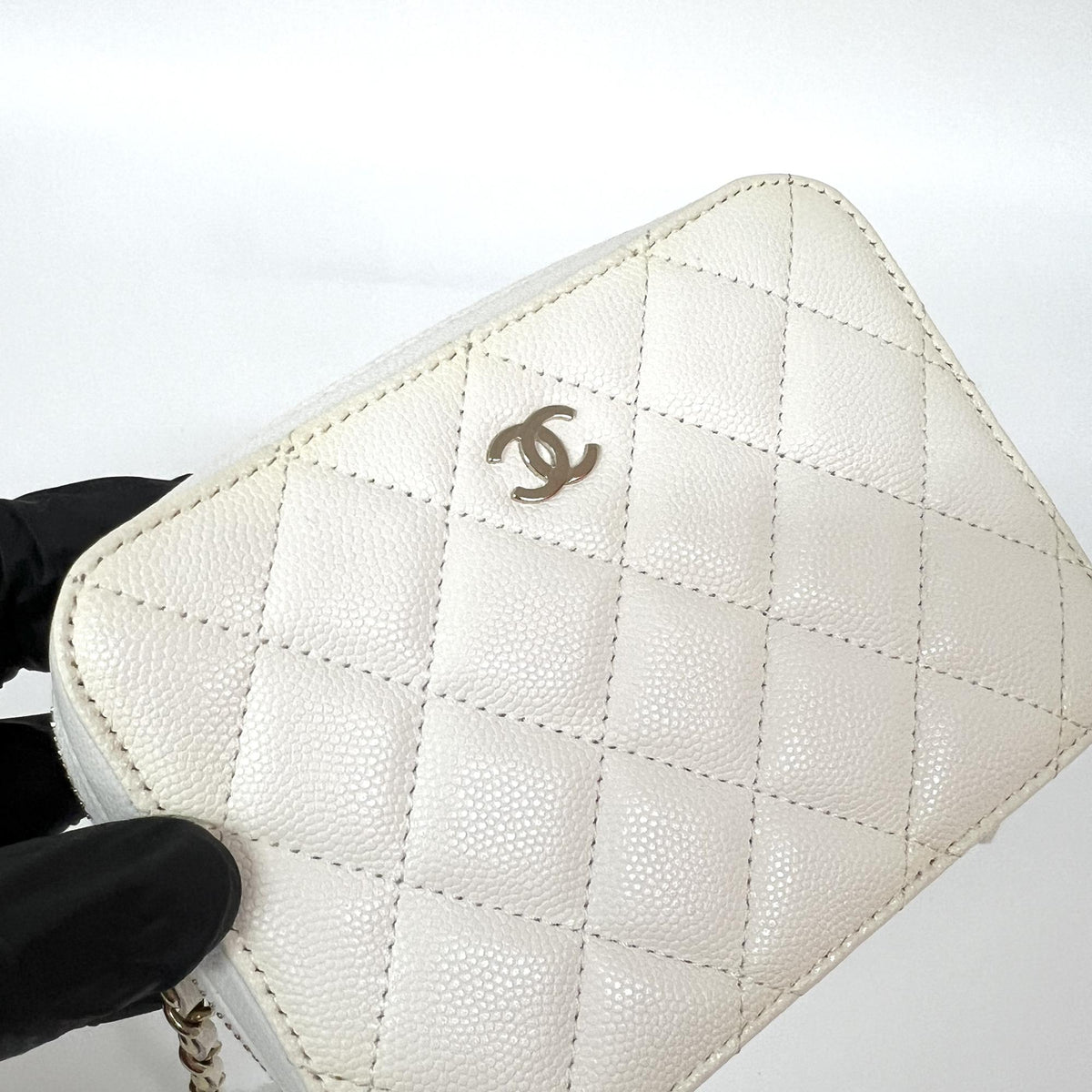 Chanel Square Cc Chain Camera Quilted Caviar White Leather Shoulder Bag Bag (Pre-Owned)