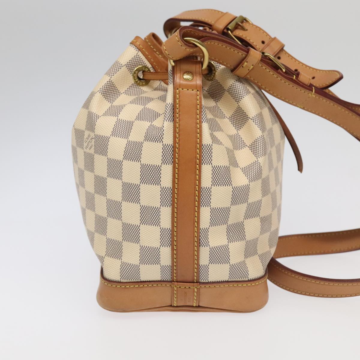 Louis Vuitton Noé Bb White Canvas Shoulder Bag (Pre-Owned)