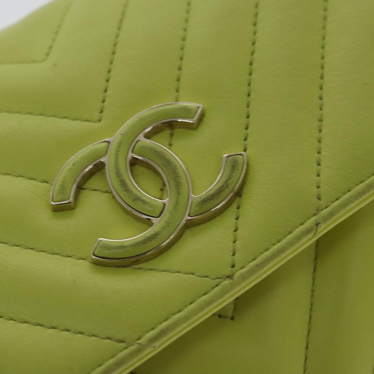 Chanel V-Stich Green Leather Shoulder Bag (Pre-Owned)