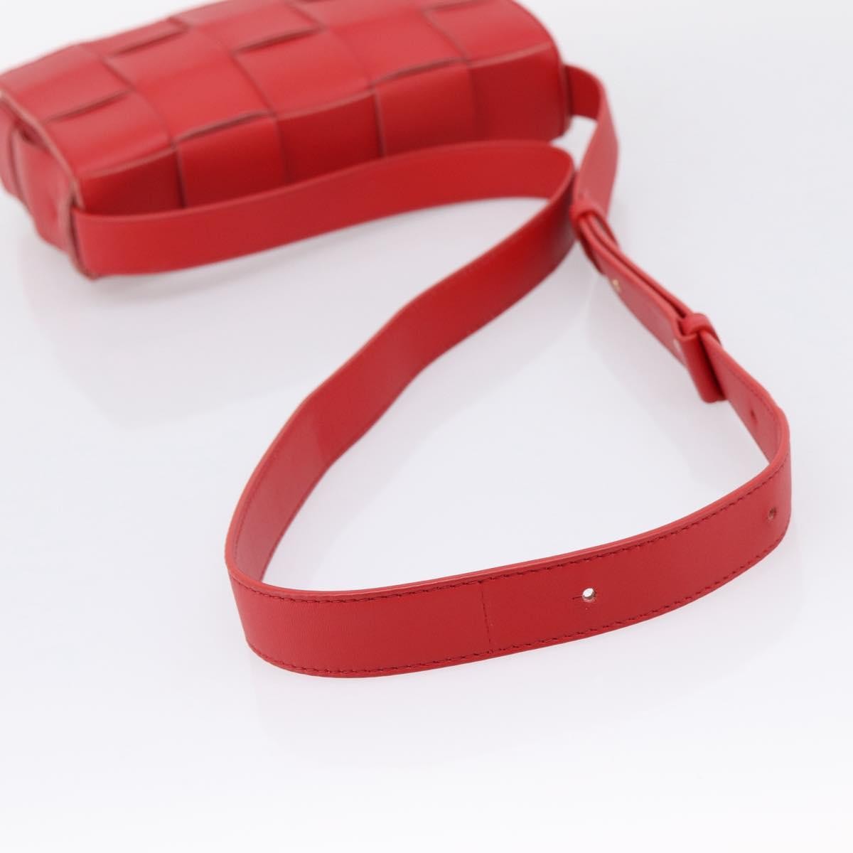 Bottega Veneta Cassette Maxi Intrecciato Leather Red Leather Crossbody Bag Bag (Pre-Owned)