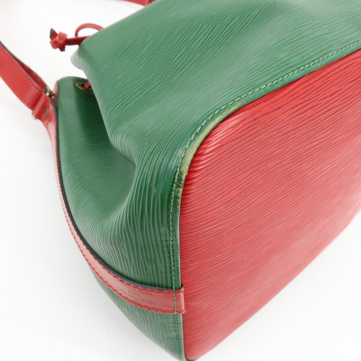 Louis Vuitton Bicolor Petit Noe Epi Leather Green Leather Handbag (Pre-Owned)