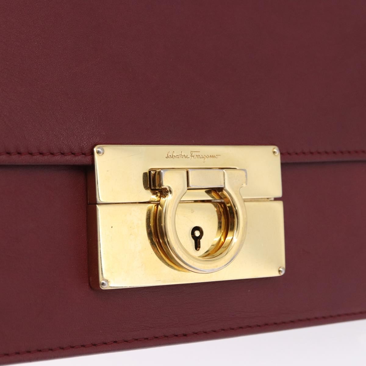 Salvatore Ferragamo Aileen Leather Burgundy Leather Shoulder Bag Bag (Pre-Owned)