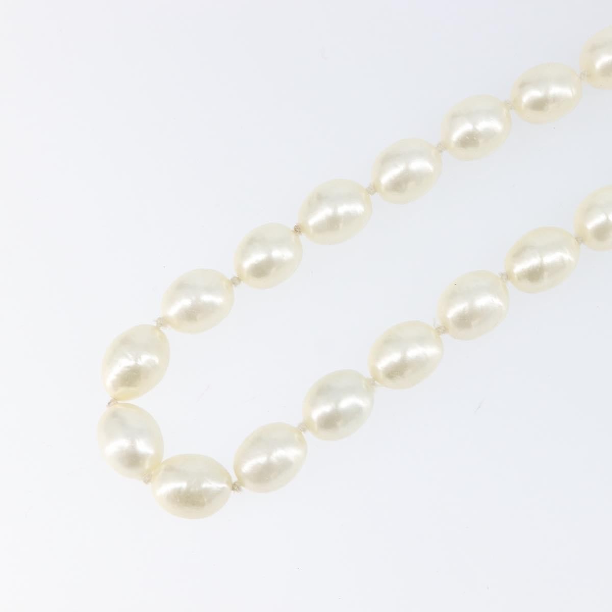 Chanel Cc Pearl Metal And Pearls White Pearl Necklace Jewelry (Pre-Owned)