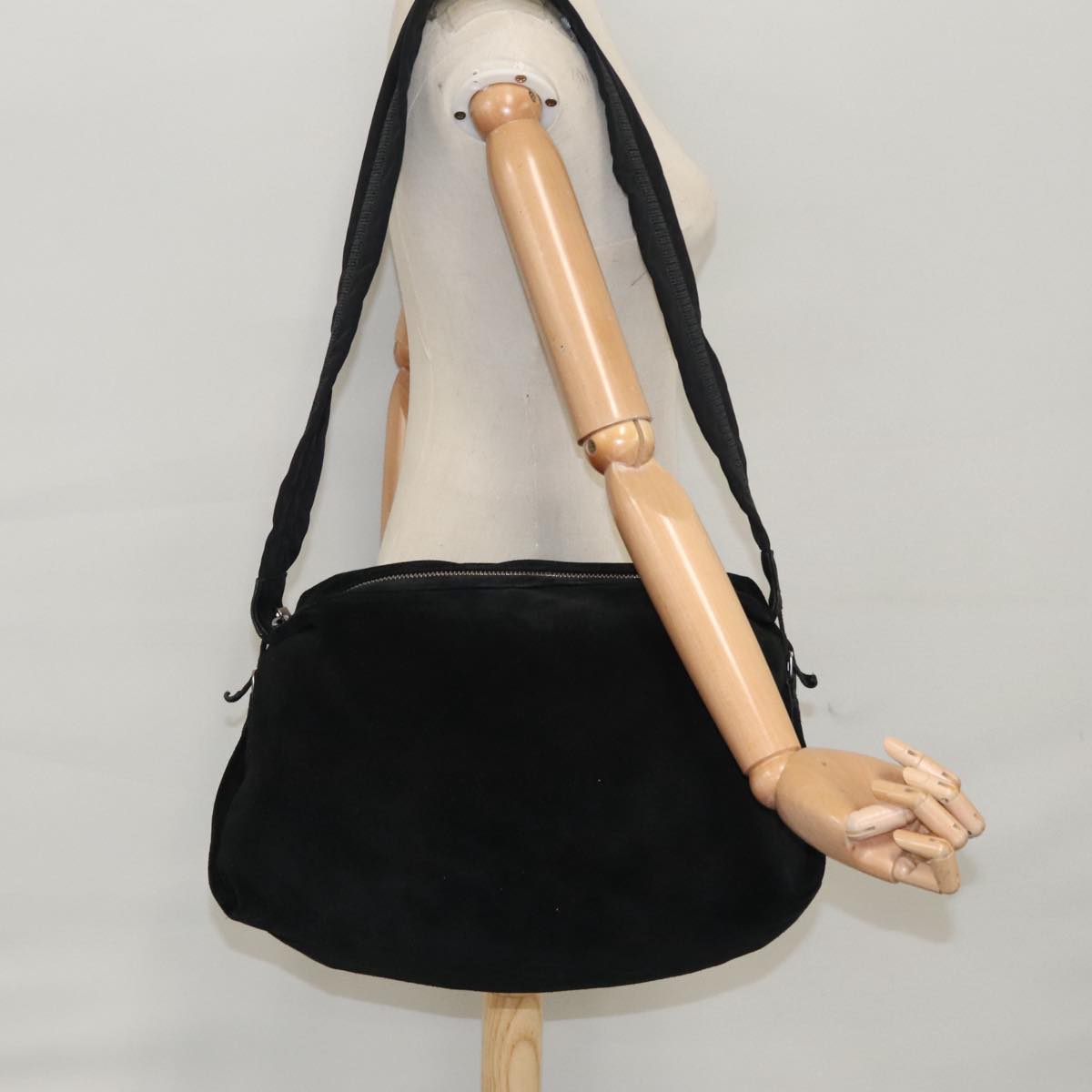 Chanel Black Suede Shoulder Bag (Pre-Owned)