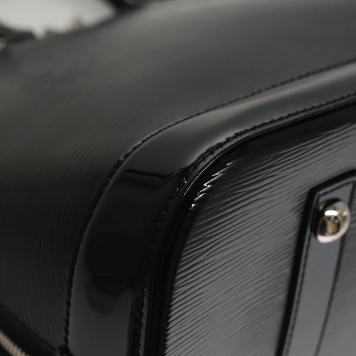 Louis Vuitton Alma Black Leather Handbag (Pre-Owned)