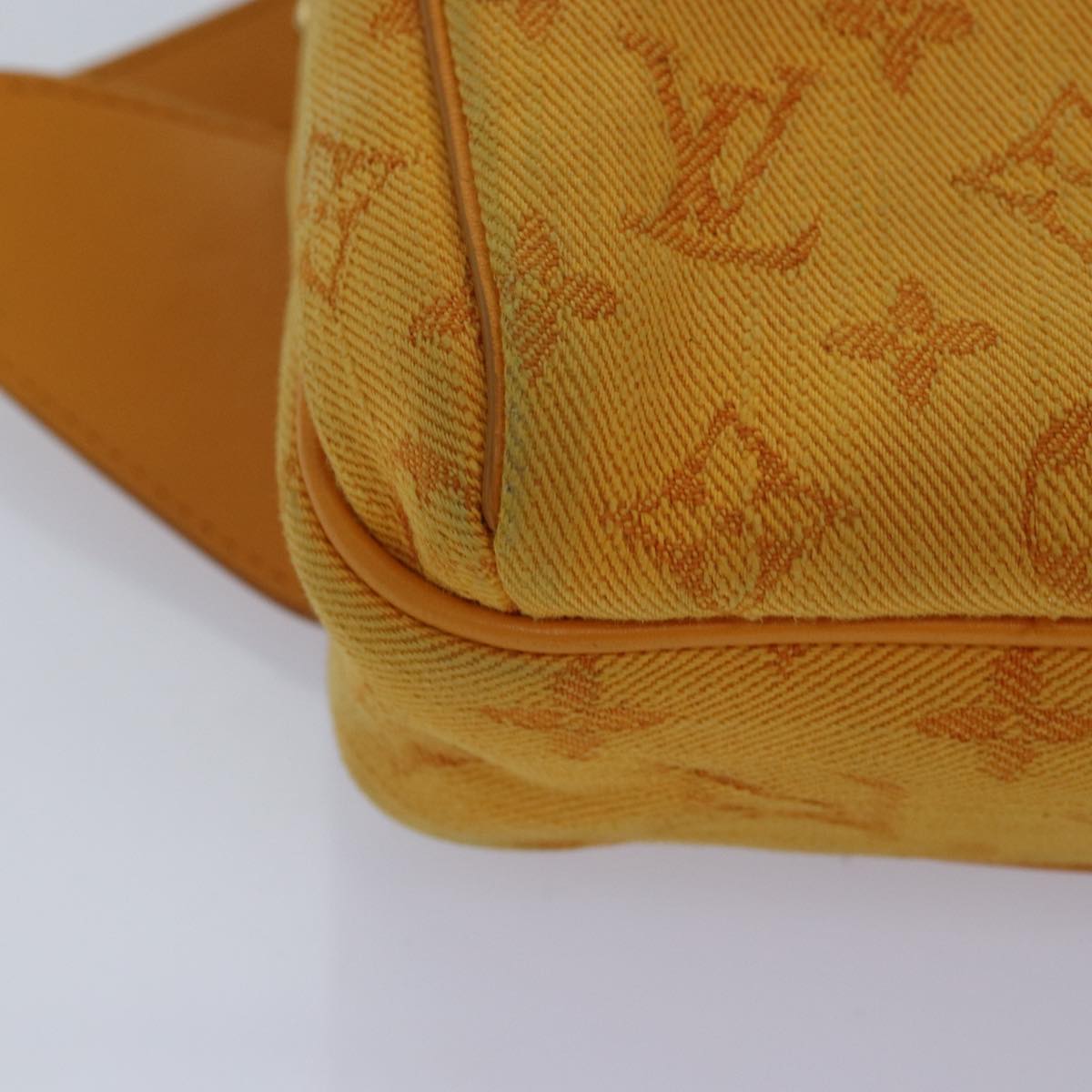 Louis Vuitton Outdoor Yellow Canvas Shoulder Bag (Pre-Owned)