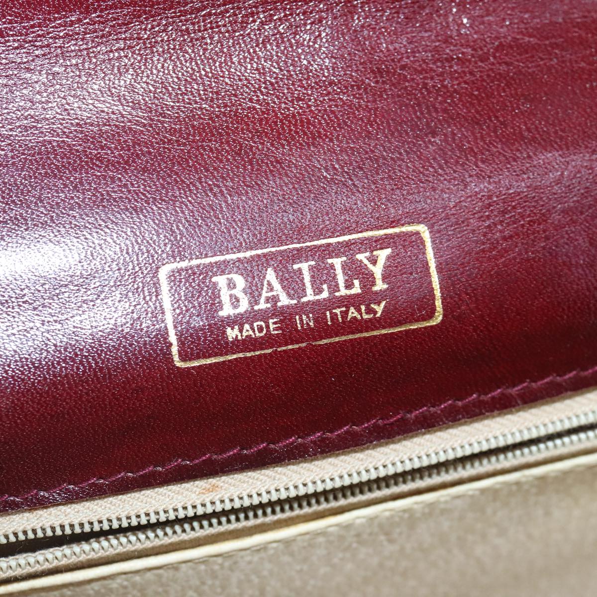Bally Burgundy Leather Shoulder Bag (Pre-Owned)