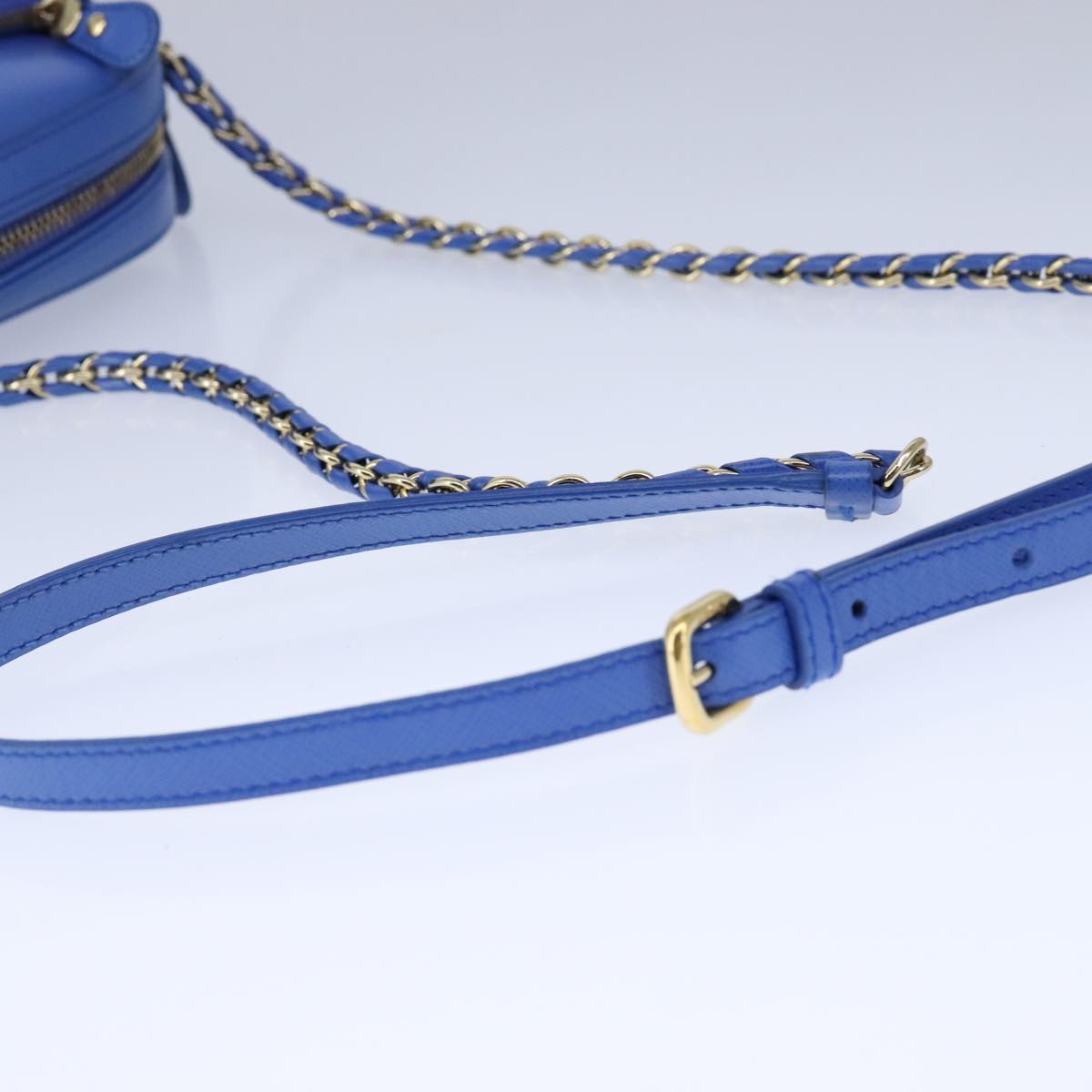 Salvatore Ferragamo Vara Blue Leather Shoulder Bag (Pre-Owned)
