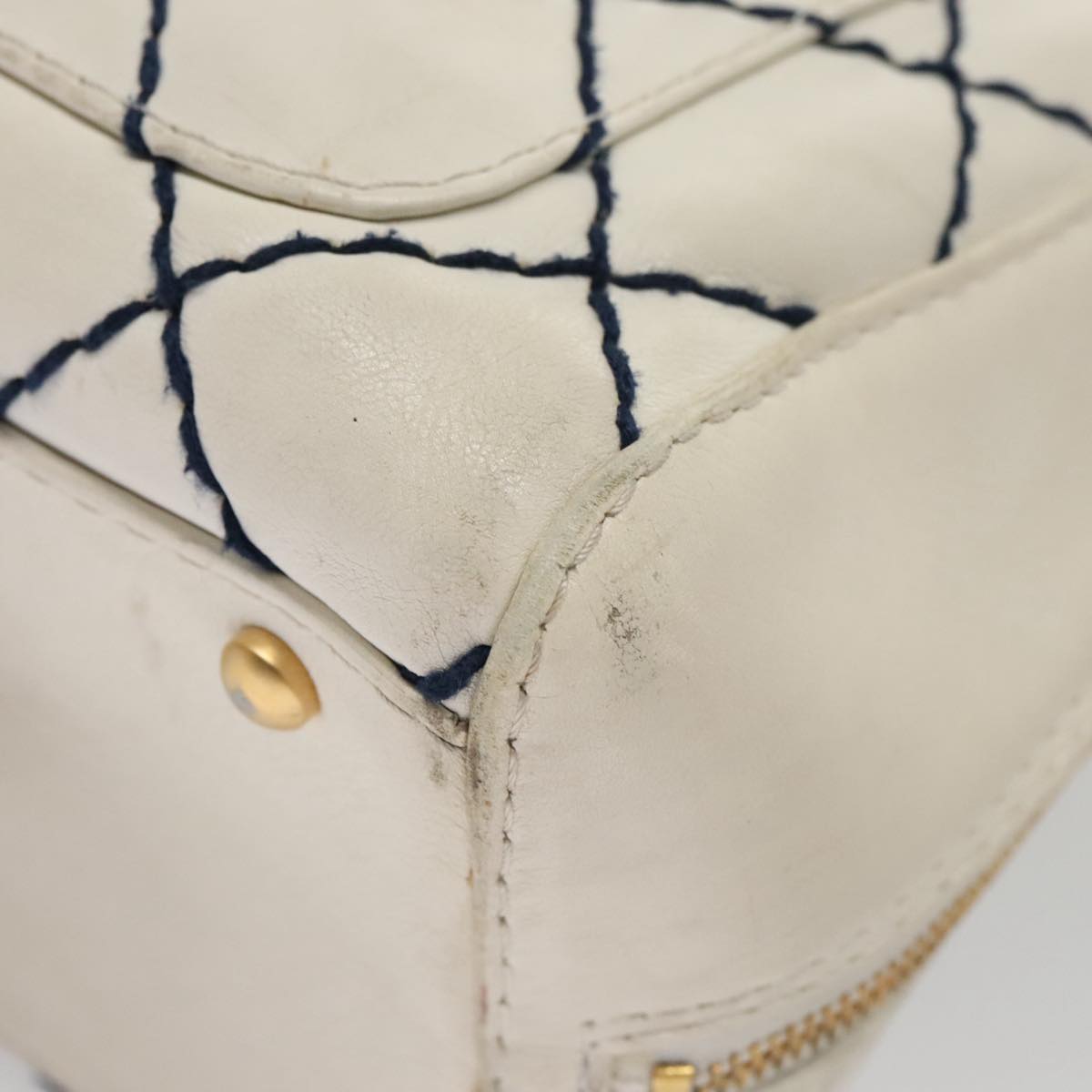 Chanel Wild Stitch White Leather Handbag (Pre-Owned)