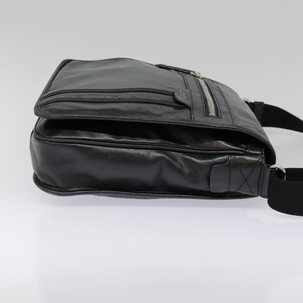 Bally Black Leather Shoulder Bag (Pre-Owned)