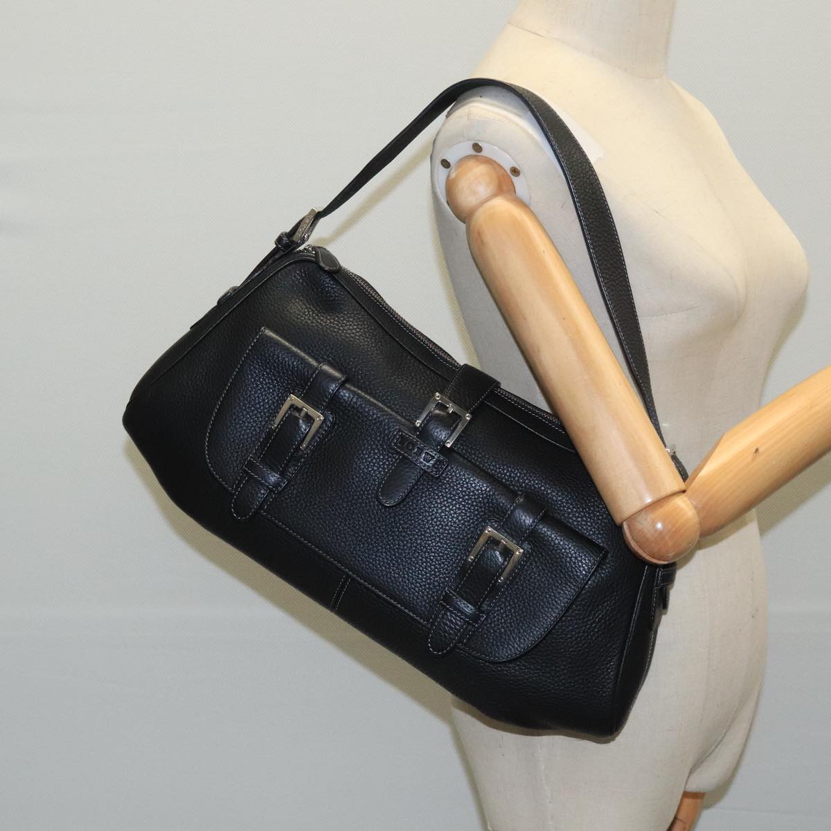 Loewe Senda Black Leather Shoulder Bag (Pre-Owned)