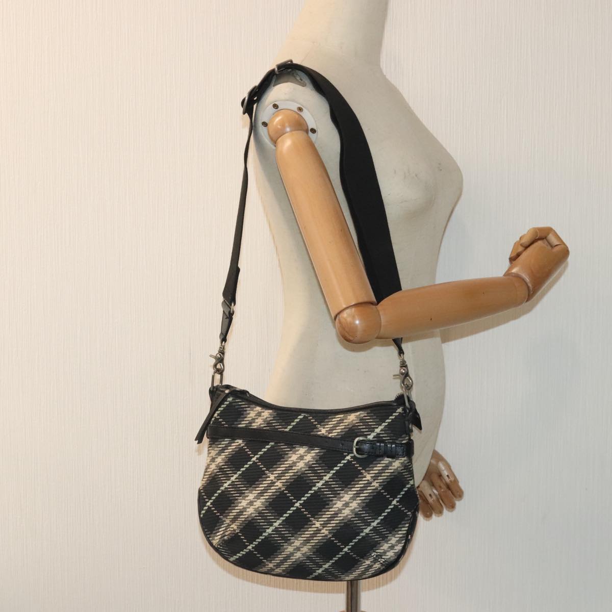 Burberry Nova Check Black Canvas Shoulder Bag (Pre-Owned)