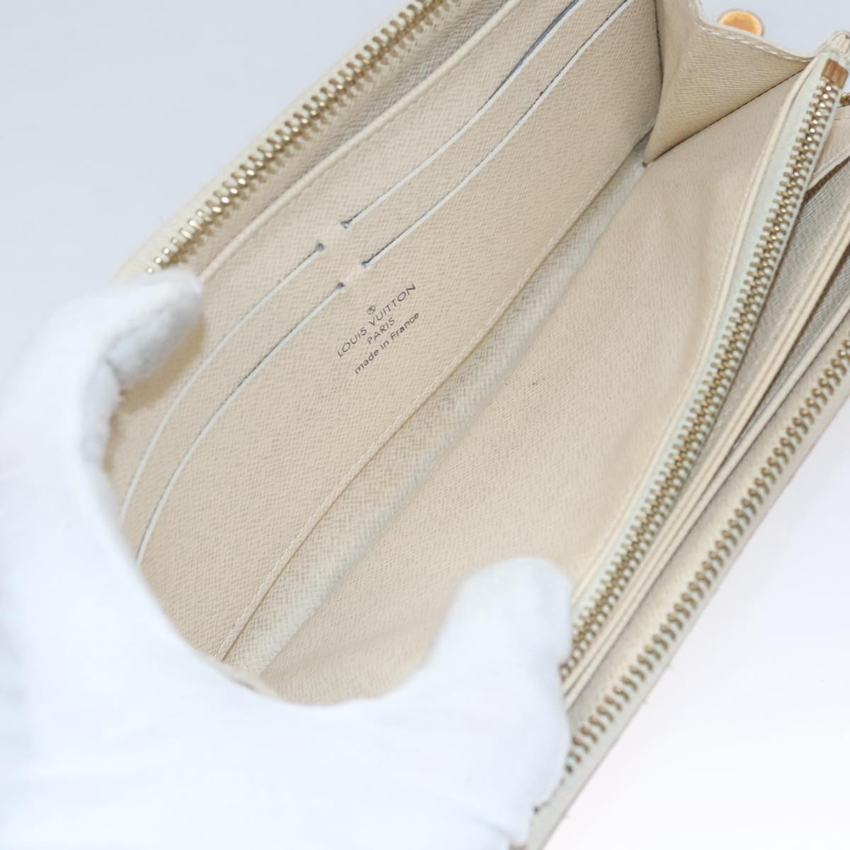 Louis Vuitton Zippy Wallet White Canvas Wallet  (Pre-Owned)