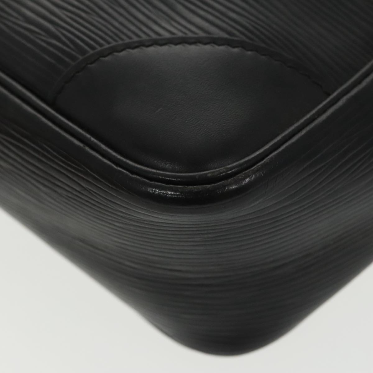 Louis Vuitton Trocadéro Black Leather Shoulder Bag (Pre-Owned)
