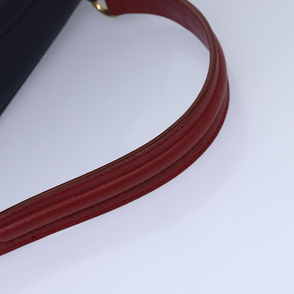 Yves Saint Laurent Muse Red Leather Handbag (Pre-Owned)
