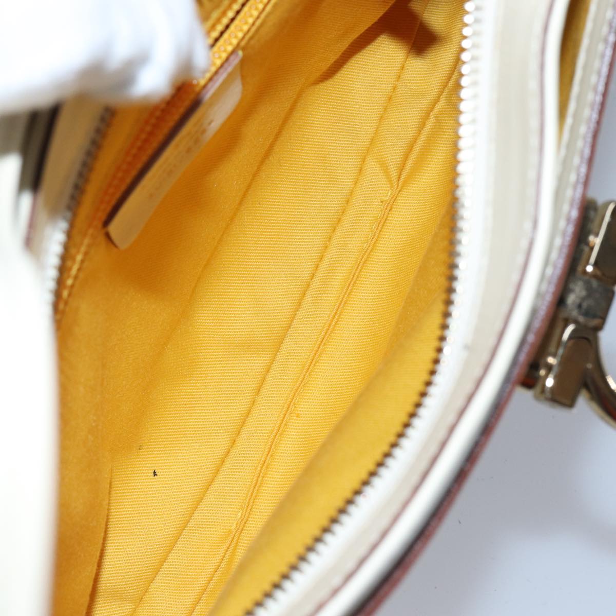 Salvatore Ferragamo Gancini Beige Leather Shoulder Bag (Pre-Owned)