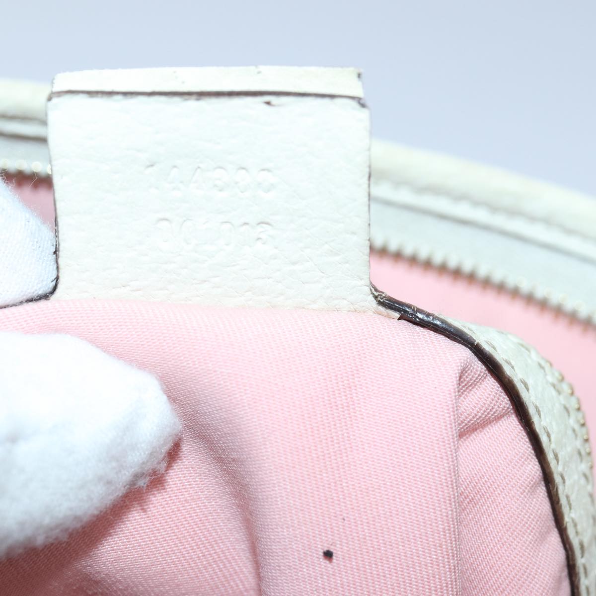 Gucci Gg Canvas Pink Canvas Shoulder Bag (Pre-Owned)
