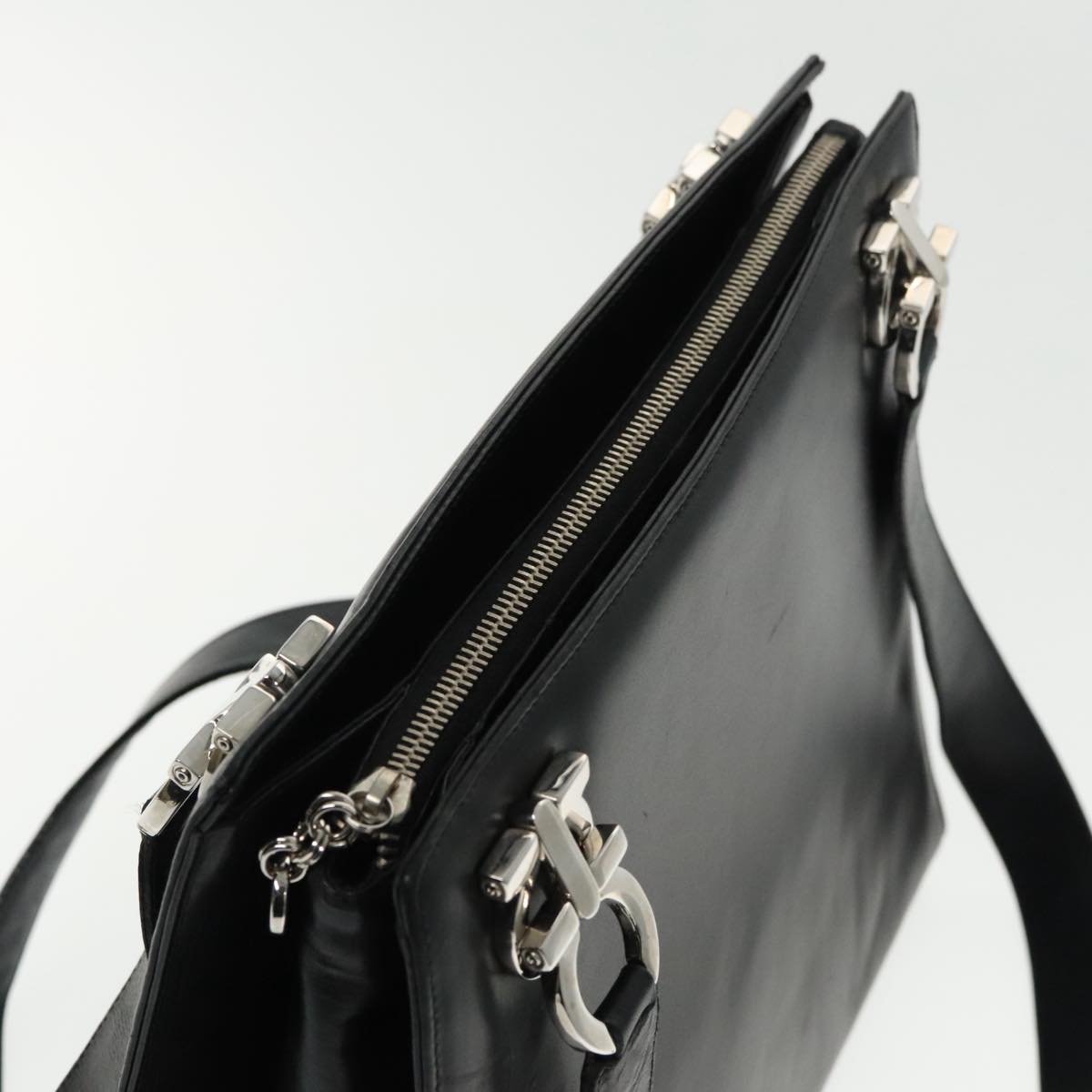 Salvatore Ferragamo Gancini Black Leather Shoulder Bag (Pre-Owned)