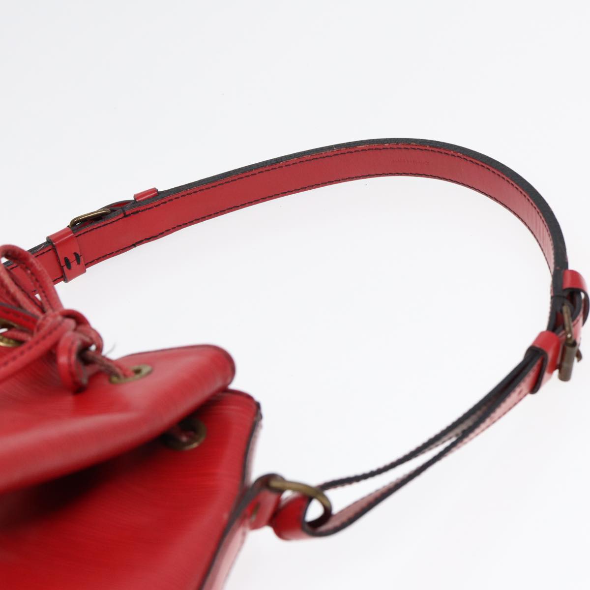 Louis Vuitton Noé Red Leather Shoulder Bag (Pre-Owned)