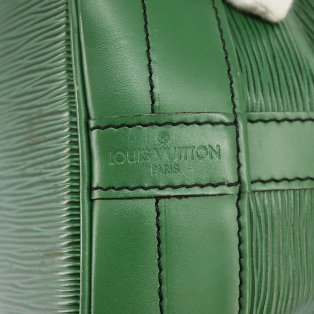 Louis Vuitton Noé Green Leather Shoulder Bag (Pre-Owned)