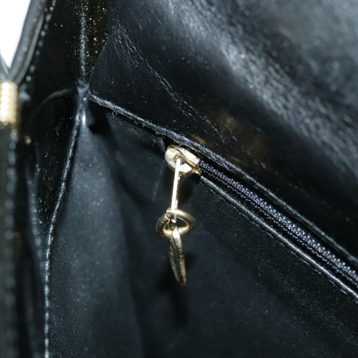 Bally Black Leather Handbag (Pre-Owned)
