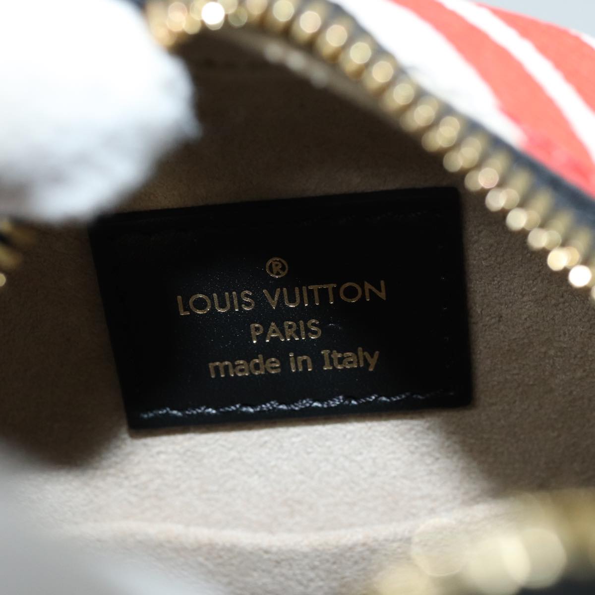 Louis Vuitton Boîte Chapeau Souple Red Canvas Shoulder Bag (Pre-Owned)