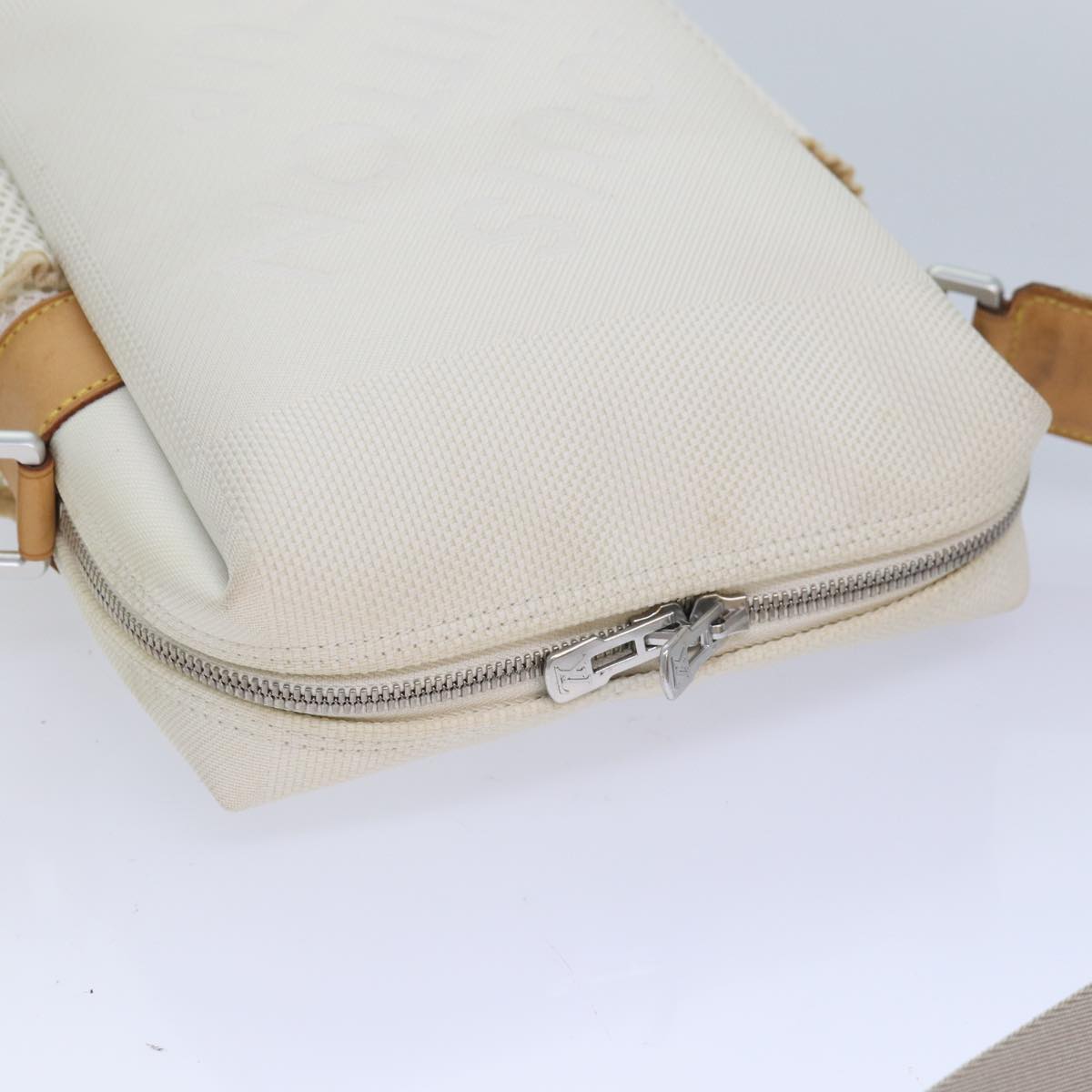 Louis Vuitton Weathery White Canvas Shoulder Bag (Pre-Owned)