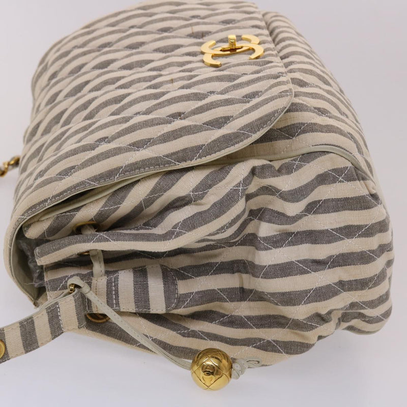 Chanel Matelassé White Canvas Shoulder Bag (Pre-Owned)