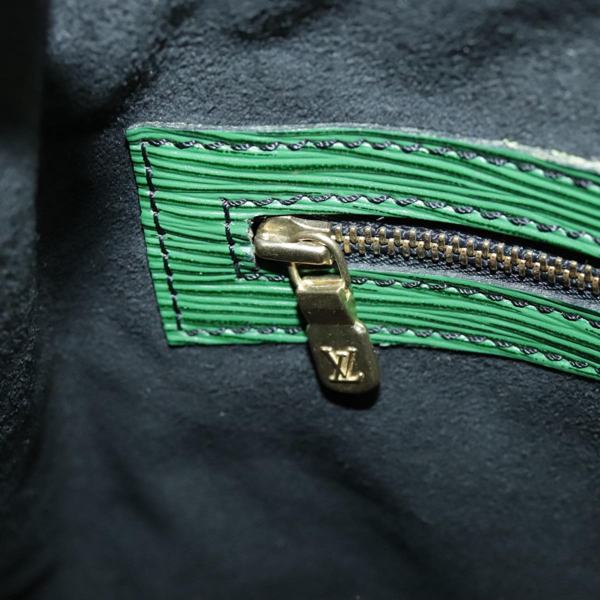 Louis Vuitton Noé Green Leather Shoulder Bag (Pre-Owned)