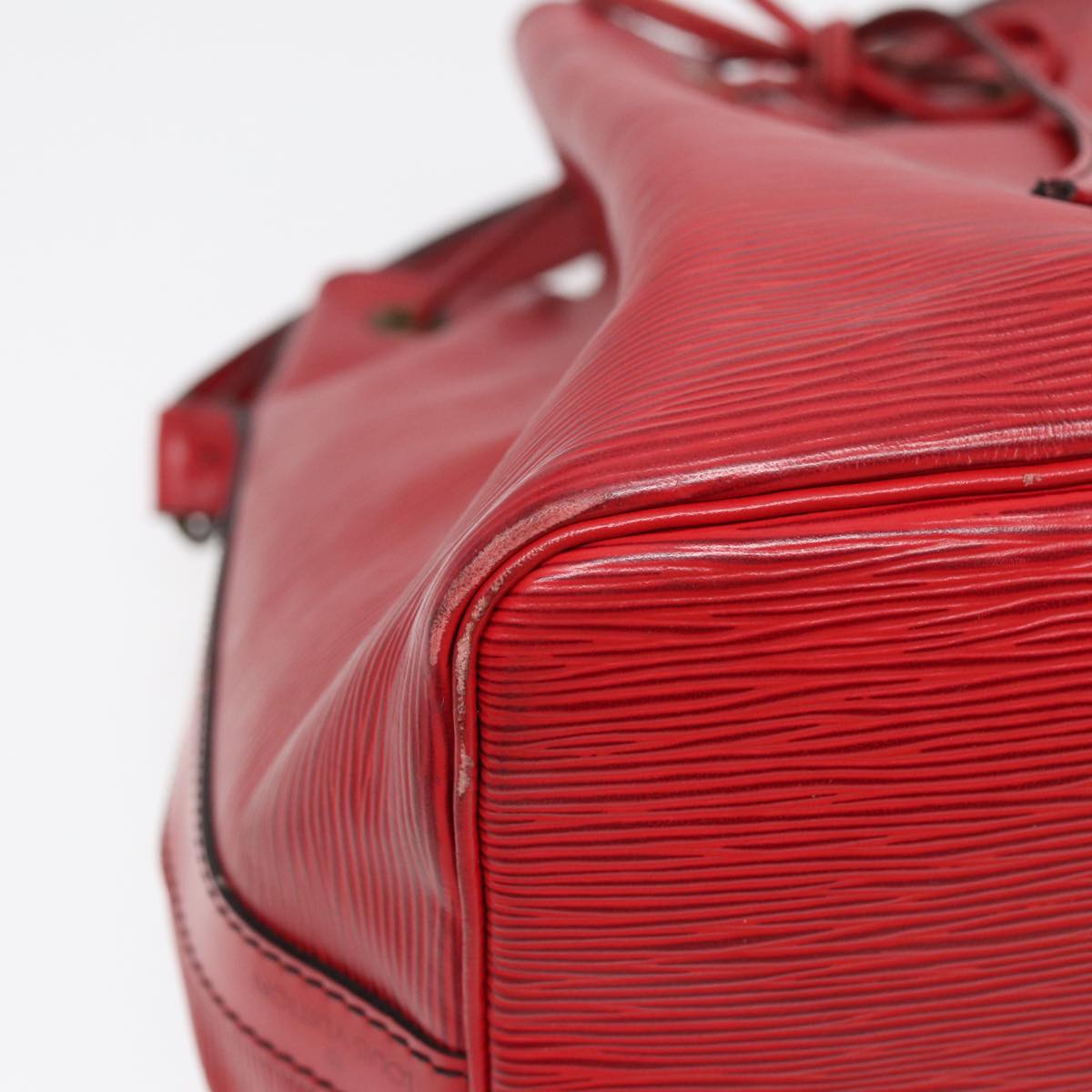 Louis Vuitton Noé Red Leather Shoulder Bag (Pre-Owned)