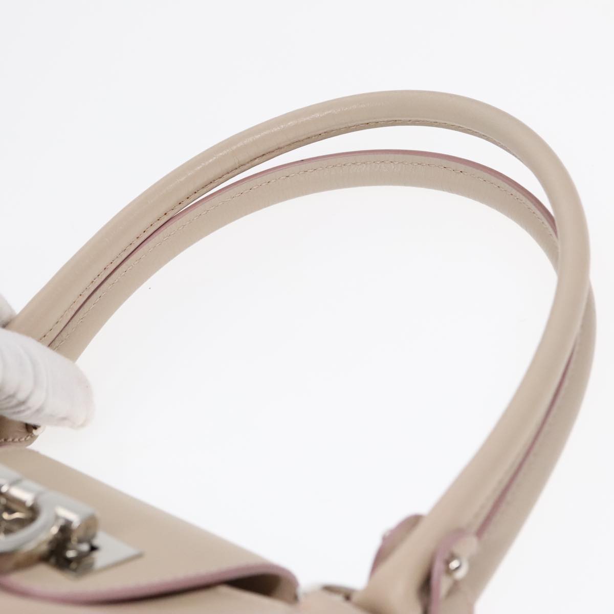Salvatore Ferragamo Gancini Beige Leather Handbag (Pre-Owned)