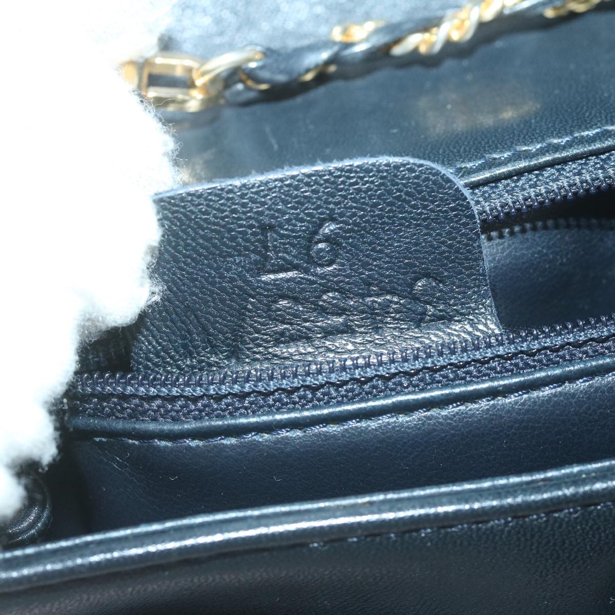 Bally Navy Leather Shoulder Bag (Pre-Owned)