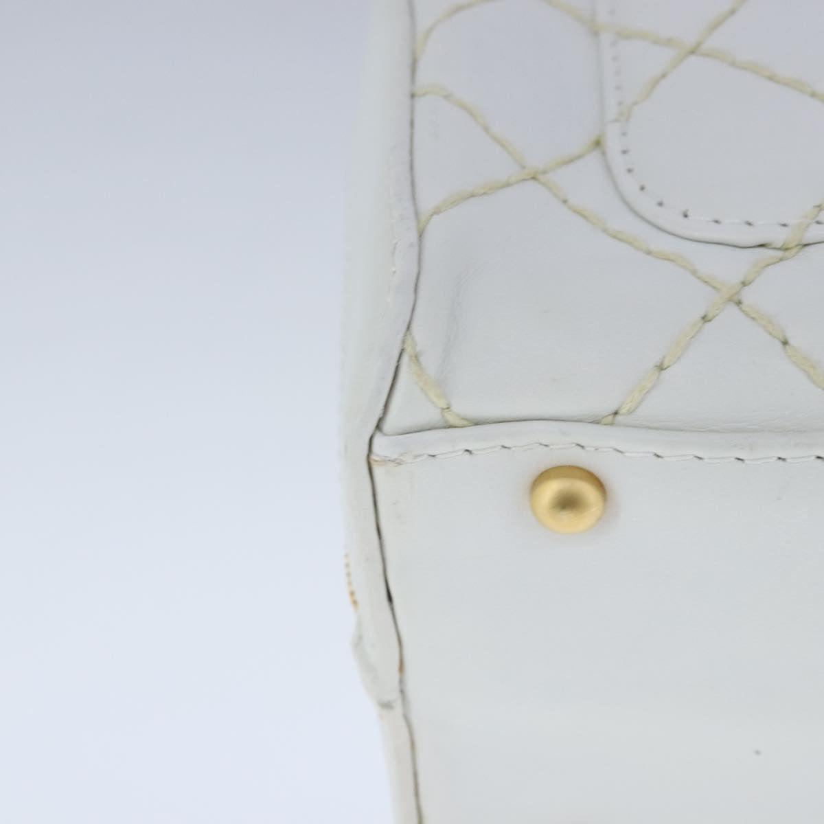 Chanel Wild Stitch White Leather Handbag (Pre-Owned)