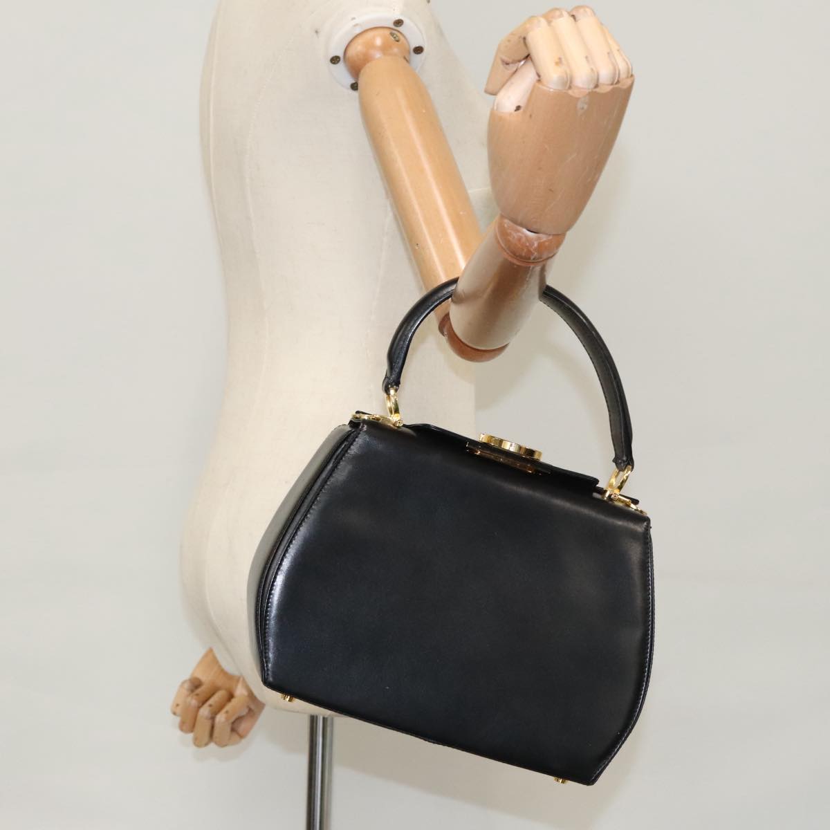 Salvatore Ferragamo Gancini Black Leather Handbag (Pre-Owned)