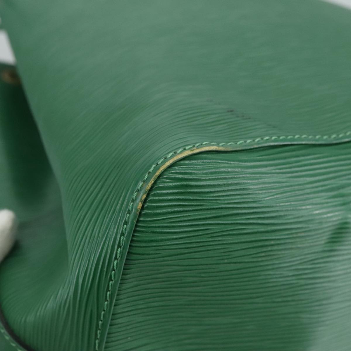 Louis Vuitton Noé Green Leather Shoulder Bag (Pre-Owned)