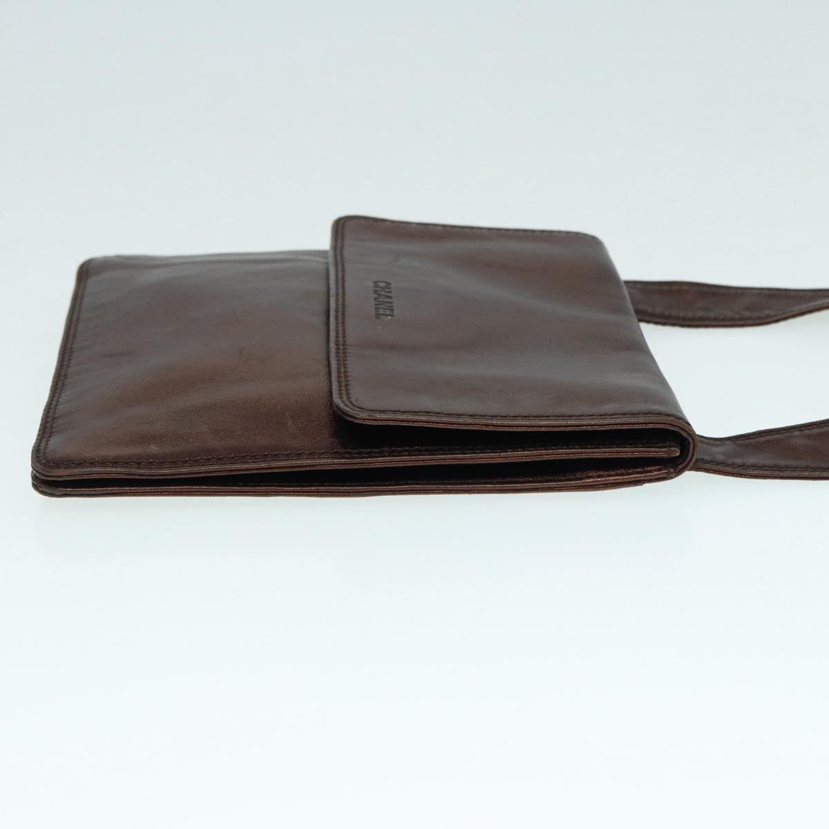 Chanel Brown Leather Shoulder Bag (Pre-Owned)