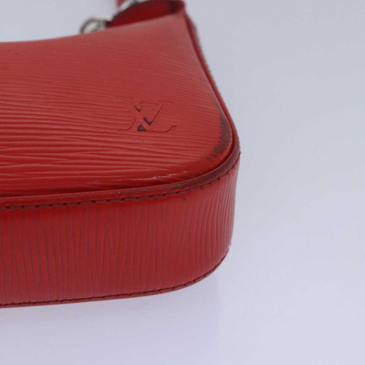 Louis Vuitton Pochette Accessoires Red Leather Clutch Bag (Pre-Owned)